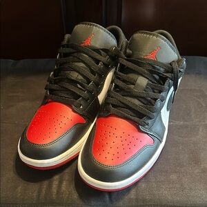Jordan Men's Black and Red Sneakers
